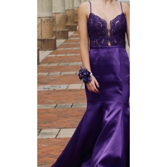 La Femme Dresses & Skirts - Very pretty purple mermaid dress!
Altered to a 4!
Worn 3 times!